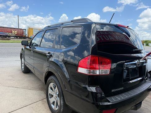 Used 2009 Kia Borrego Limited image 11