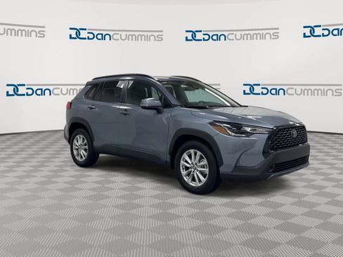 Used 2023 Toyota Corolla Cross LE FWD image 2