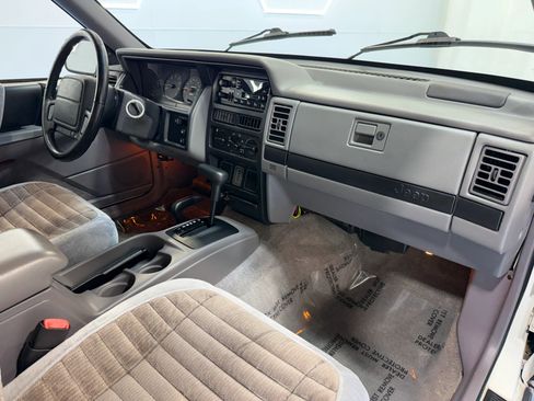Used 1995 Jeep Grand Cherokee Laredo AWD/4WD image 11