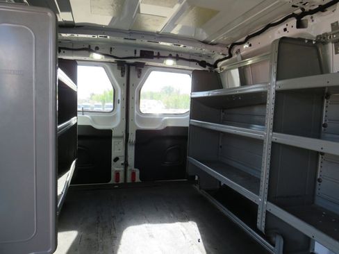 Used 2017 Ford Transit 250 130 Low Roof RWD image 24