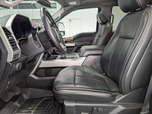 Used 2019 Ford F150 Lariat w/ Equipment Group 502A Luxury AWD/4WD image 4