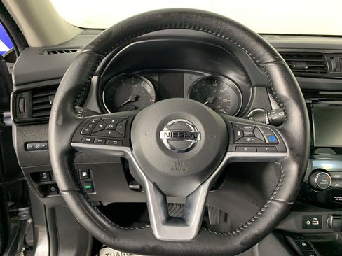 Used 2020 Nissan Rogue SV w/ Premium Package image 22