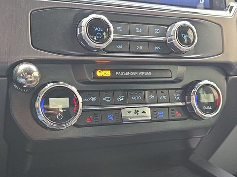 Used 2022 Ford F450 Limited image 19