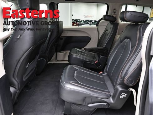 Used 2020 Chrysler Pacifica Touring-L FWD image 23