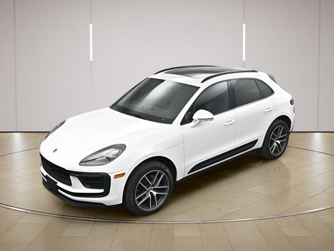 Used 2023 Porsche Macan AWD/4WD image 33