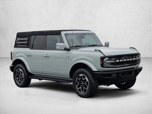 Used 2021 Ford Bronco Outer Banks image 3