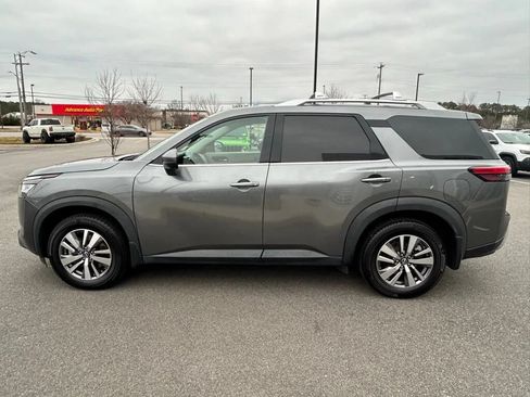 Used 2022 Nissan Pathfinder SL FWD image 3