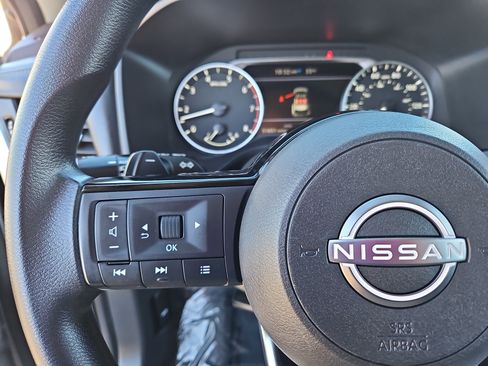 Used 2023 Nissan Rogue SV image 11