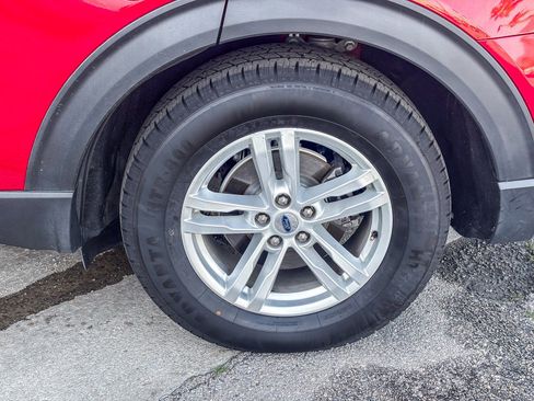 Used 2022 Ford Explorer XLT image 12