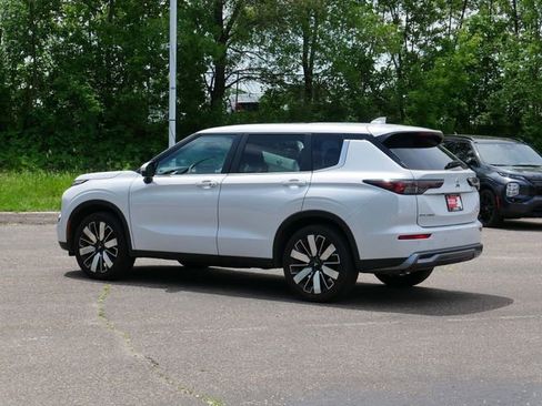 Used 2025 Mitsubishi Outlander SE AWD/4WD image 4