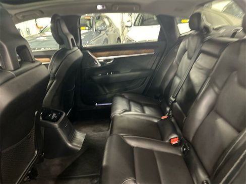 Used 2018 Volvo S90 T8 Inscription w/ Convenience Package image 23