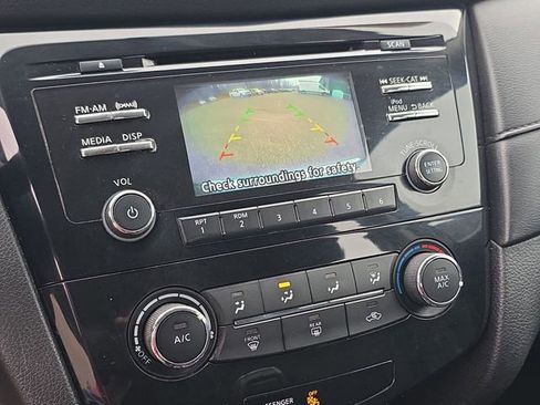 Certified 2017 Nissan Rogue S image 17