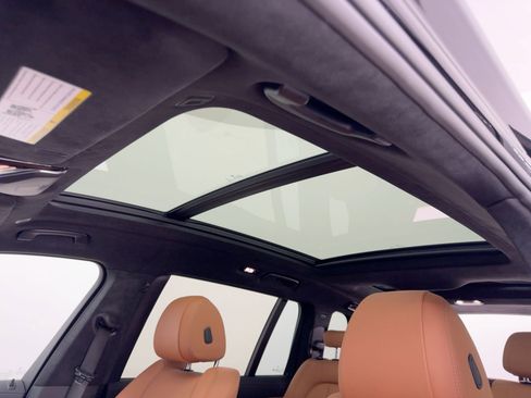 Used 2021 BMW X7 xDrive40i w/ Premium Package image 14