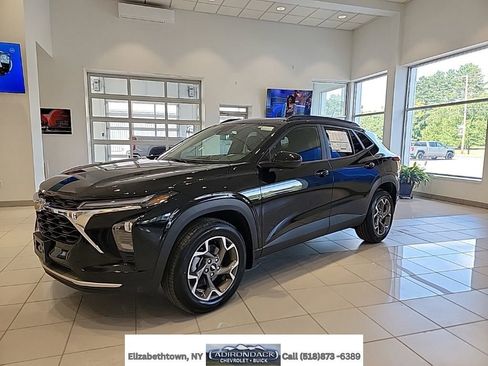 New 2025 Chevrolet Trax LT w/ Driver Confidence Package image 1