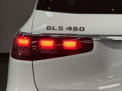 Used 2024 Mercedes-Benz GLS 450 4MATIC image 13