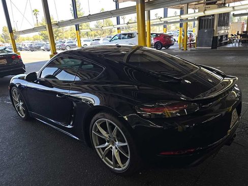 Used 2024 Porsche 718 Cayman RWD image 6
