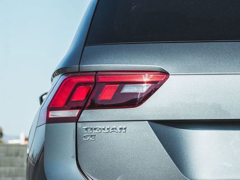 Used 2019 Volkswagen Tiguan SE w/ Panoramic Sunroof Package image 7