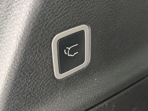 Used 2025 Chrysler Pacifica Select FWD image 28