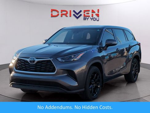 Used 2023 Toyota Highlander L image 1