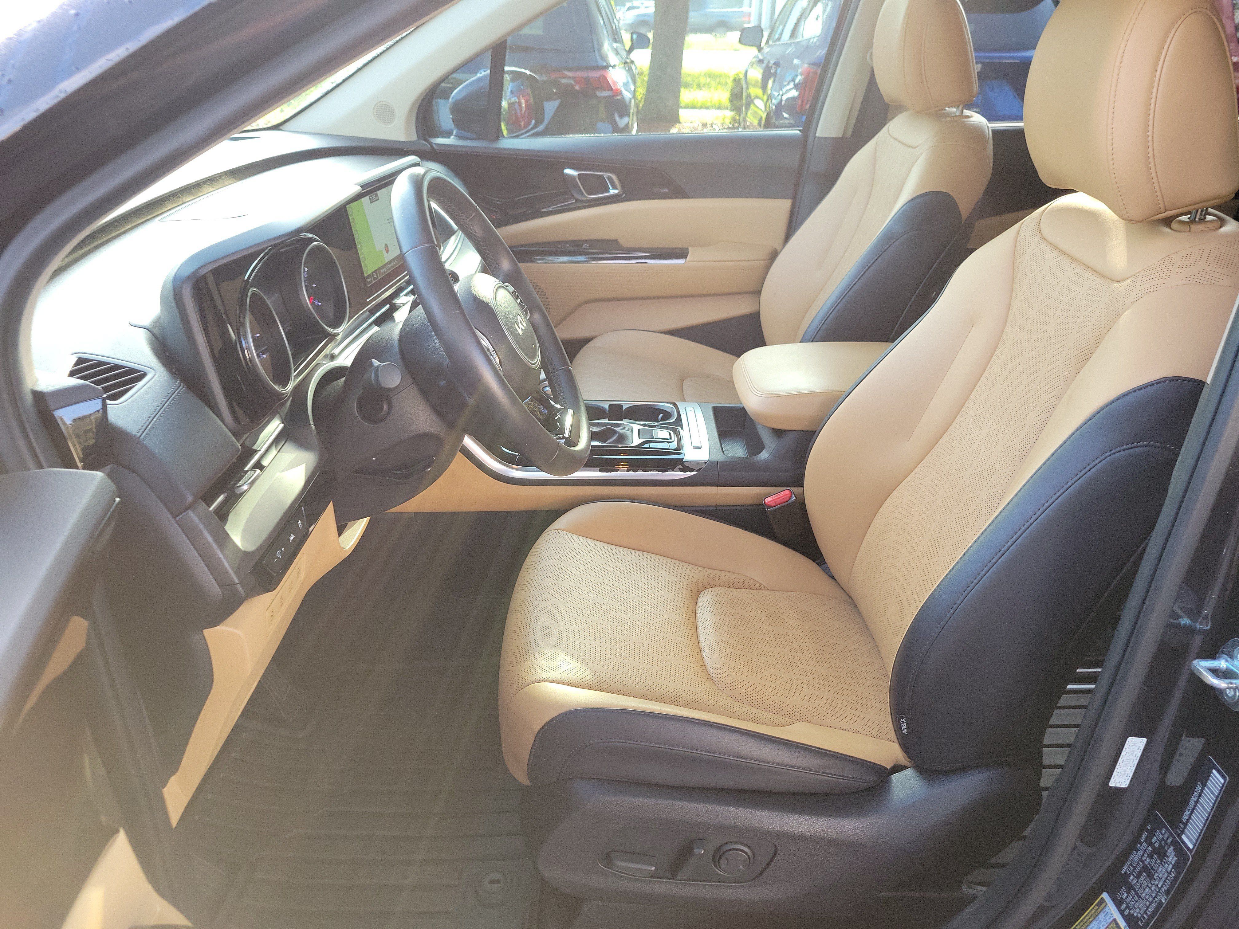 Certified 2023 Kia Carnival EX FWD image 22