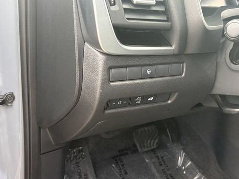 Used 2025 Nissan Rogue SV AWD/4WD image 26