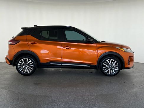 Used 2023 Nissan Kicks SR FWD image 2
