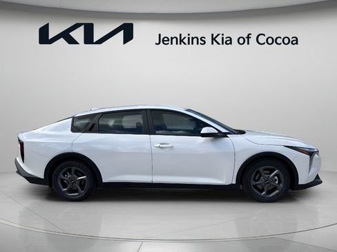 New 2026 Kia K4 FWD image 2