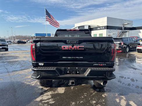 Used 2024 GMC Sierra 2500 AT4X image 4
