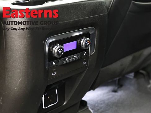 Used 2025 GMC Yukon XL Denali AWD/4WD image 25