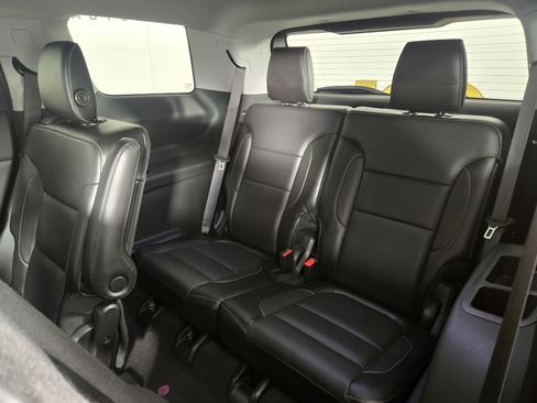 Certified 2019 GMC Acadia SLT w/ Black Edition FWD image 13