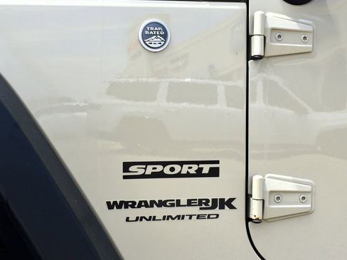 Used 2018 Jeep Wrangler Unlimited Sport S AWD/4WD image 7