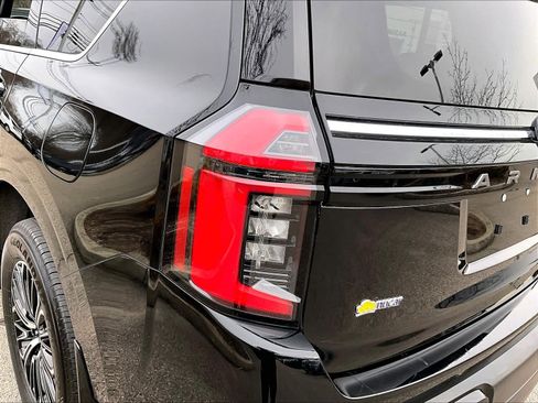 Certified 2025 Nissan Armada SL image 32