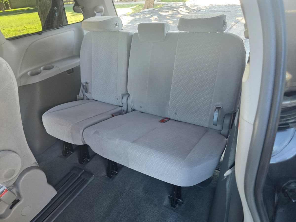 Used 2017 Toyota Sienna LE FWD image 24