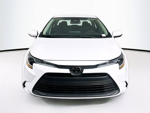 Used 2024 Toyota Corolla LE image 2