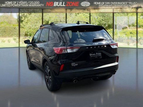 Certified 2022 Ford Escape SE w/ SE Sport Appearance Package FWD image 3