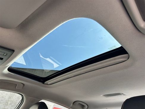 Certified 2022 Nissan Sentra SR w/ SR Premium Package image 35