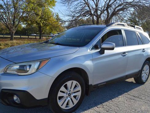 Used 2015 Subaru Outback 2.5i Premium image 3