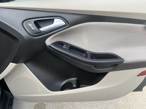 Used 2015 Ford Focus SE image 25