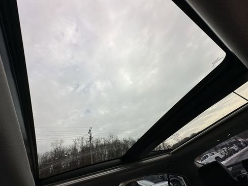 Used 2025 Toyota Camry XLE image 18