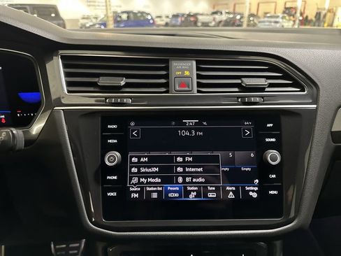 Certified 2023 Volkswagen Tiguan SE R-Line image 31