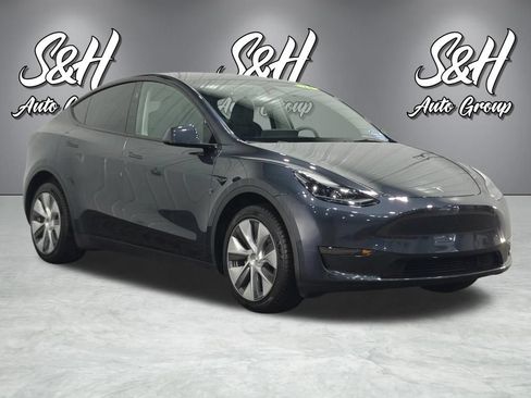 Used 2024 Tesla Model Y Long Range AWD/4WD image 2