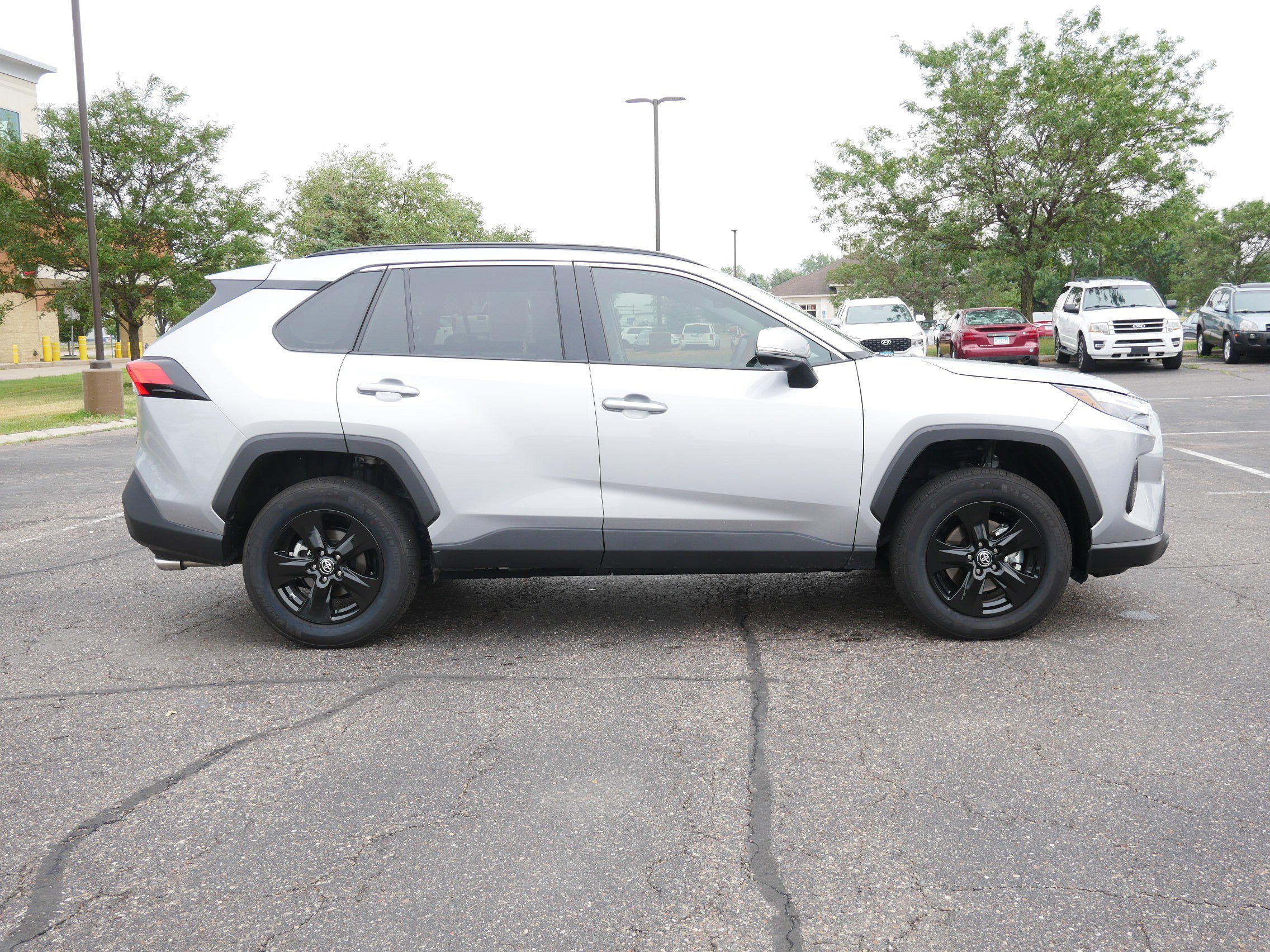 Used 2025 Toyota RAV4 XLE w/ Convenience Package AWD/4WD image 6