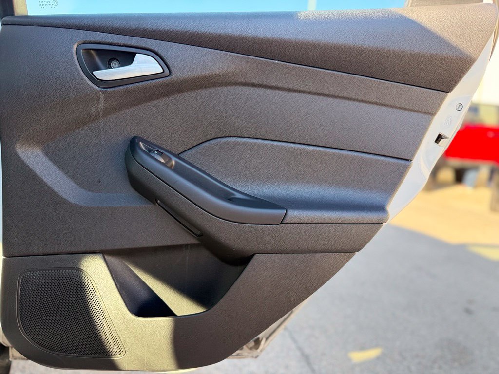 Used 2014 Ford Focus SE FWD image 23