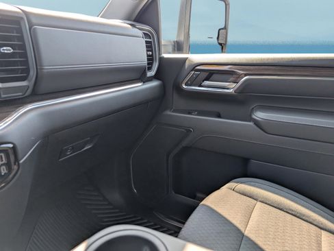 Used 2024 Chevrolet Silverado 2500 LT w/ Convenience Package image 31