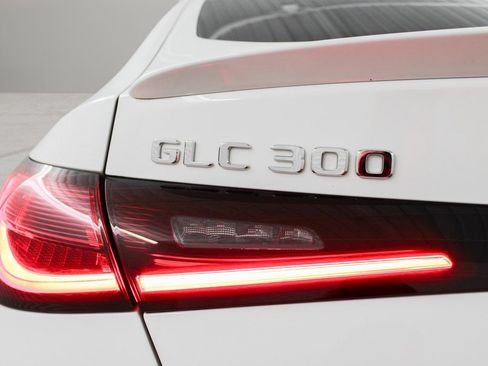 Used 2025 Mercedes-Benz GLC 300 4MATIC image 31