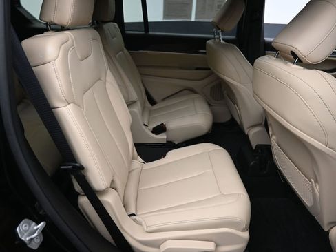 Used 2025 Jeep Grand Cherokee L Limited w/ Black Appearance Package AWD/4WD image 10