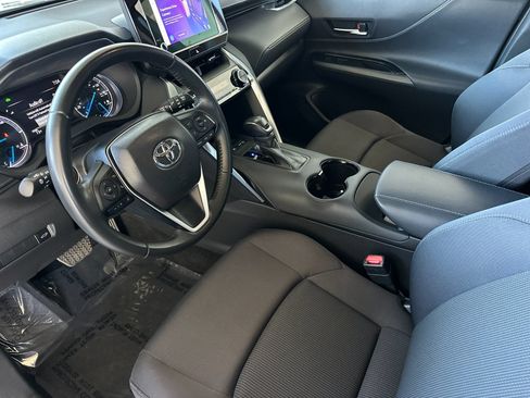 Used 2024 Toyota Venza LE AWD/4WD image 9