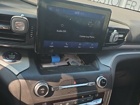 Used 2020 Ford Explorer XLT AWD/4WD image 11