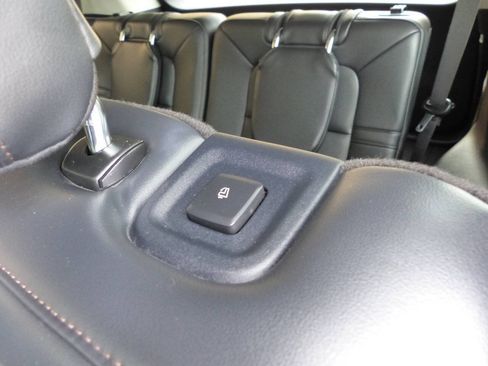 Used 2025 Lincoln Aviator AWD image 38
