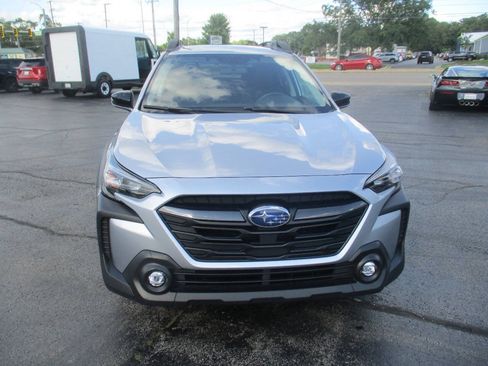 Used 2025 Subaru Outback Premium AWD/4WD image 11